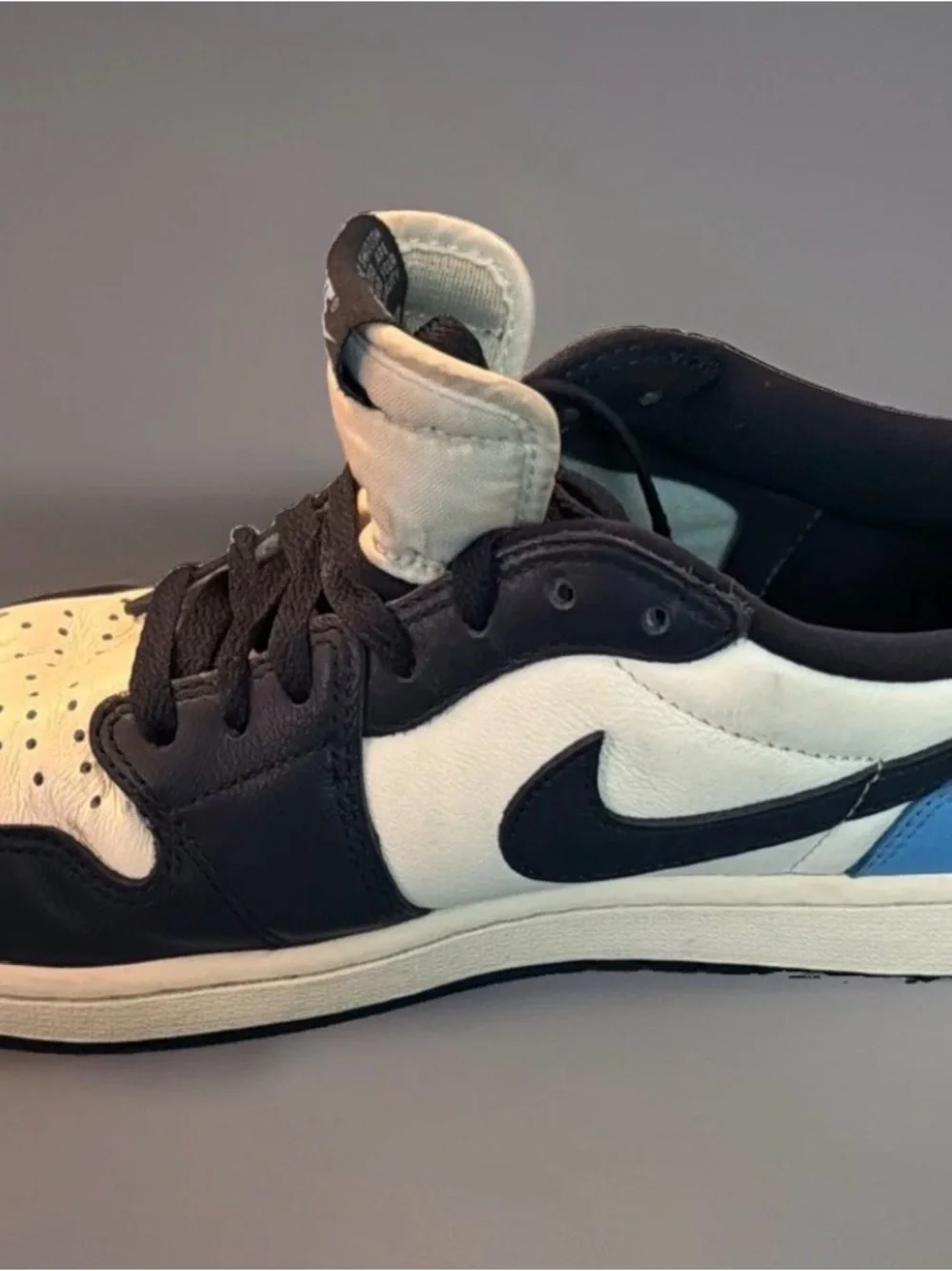 Nike Air Jordan 1 Retro OG Low Obsidian UNC Men’s Size 9.5 Model CZ0790-400 Used